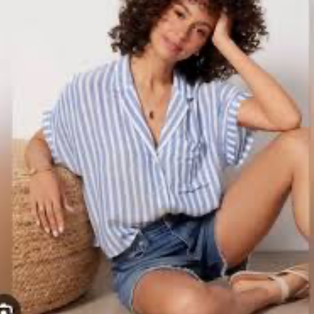 Evereve Blue and White Striped Short Sleeve Button Front Blouse